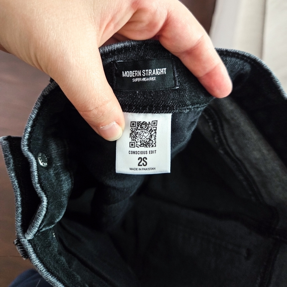 Express Modern Straight Super High Rise Jeans – Black Wash – Size 2S - Picture 7 of 7